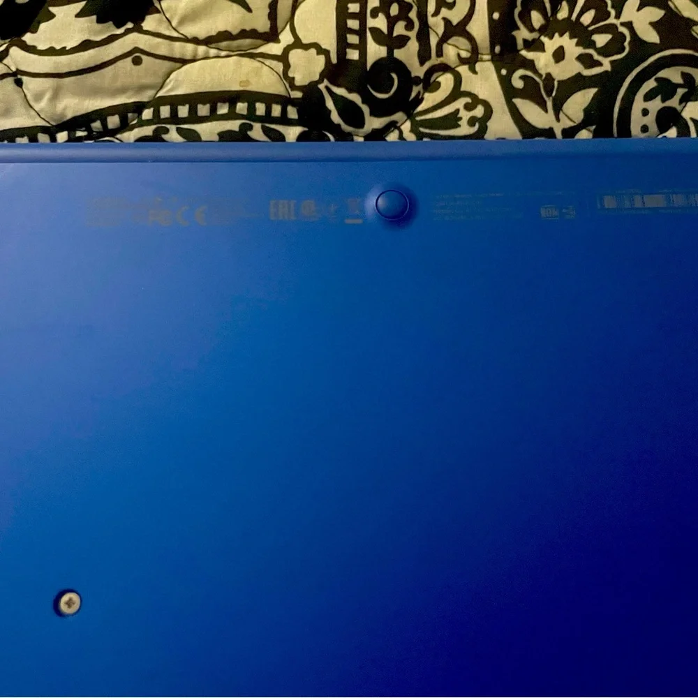 2 HP LAPTOPS - parts only both turn on and in great condition